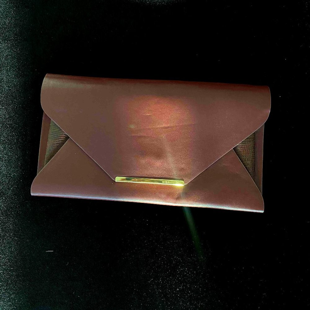 BCBG | BURGUNDY CLUTCH